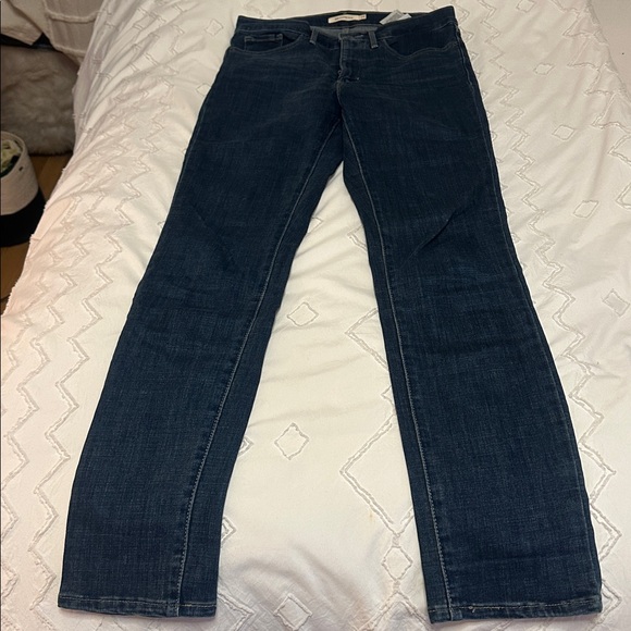 Levi's Women’s 312 Shaping Slim Jeans - Picture 5 of 5